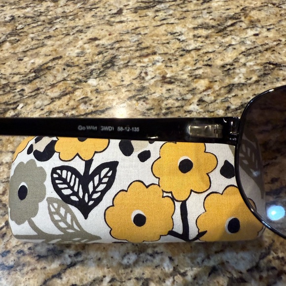 Vera Bradley “Go Wild” Aviator Sunglasses w/ Matching Floral Case - Picture 6 of 8